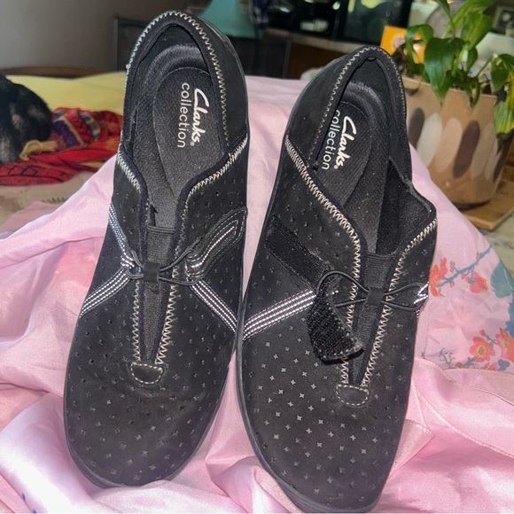 Clarks Collection Women's Black Walking Shoes - Picture 1 of 7